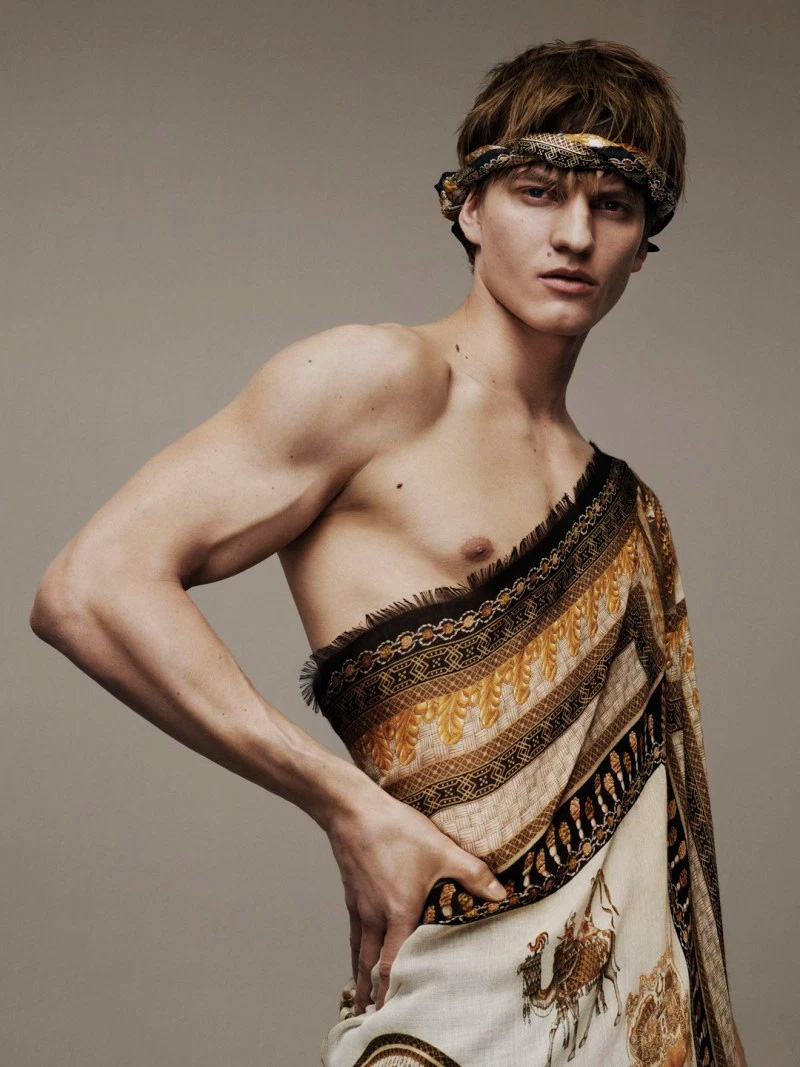 Versace reveals its new Spring/Summer 2016 Scarves campaign which features models...