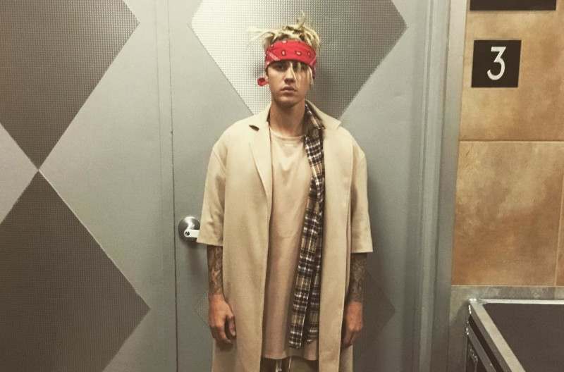 Spotted: Justin Bieber in All-Beige-Everything & Oxford Tans Yeezy’s