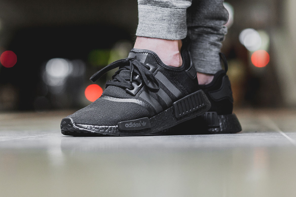 nmd r1 black out