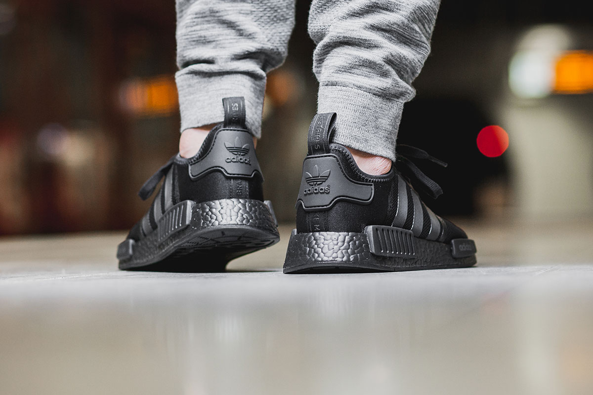 adidas nmd r1 boost black