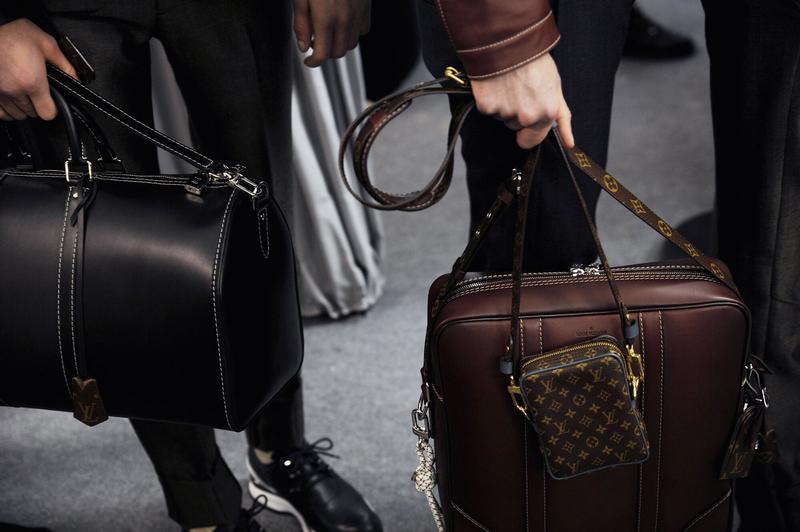 Louis Vuitton handbags 'cheapest in London' after Brexit vote - BBC News