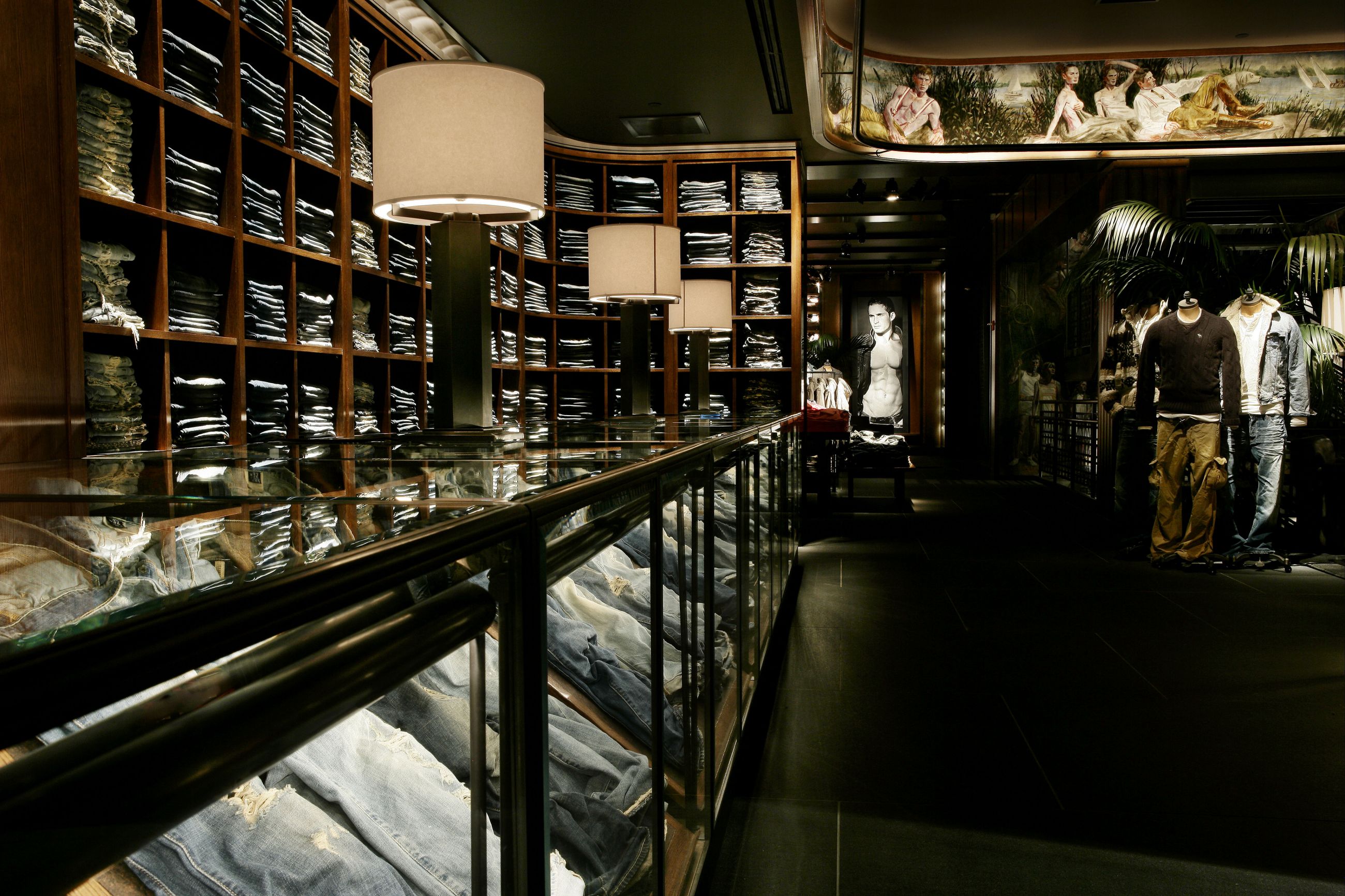 Abercrombie & Fitch Announce Losses Of $62 Million