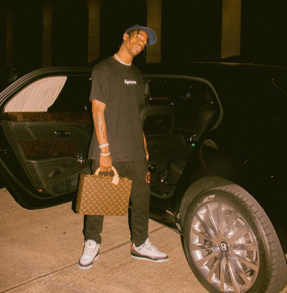 SPOTTED: Travis Scott Carries LV Briefcase while in Supreme & Jordan 3's –  PAUSE Online
