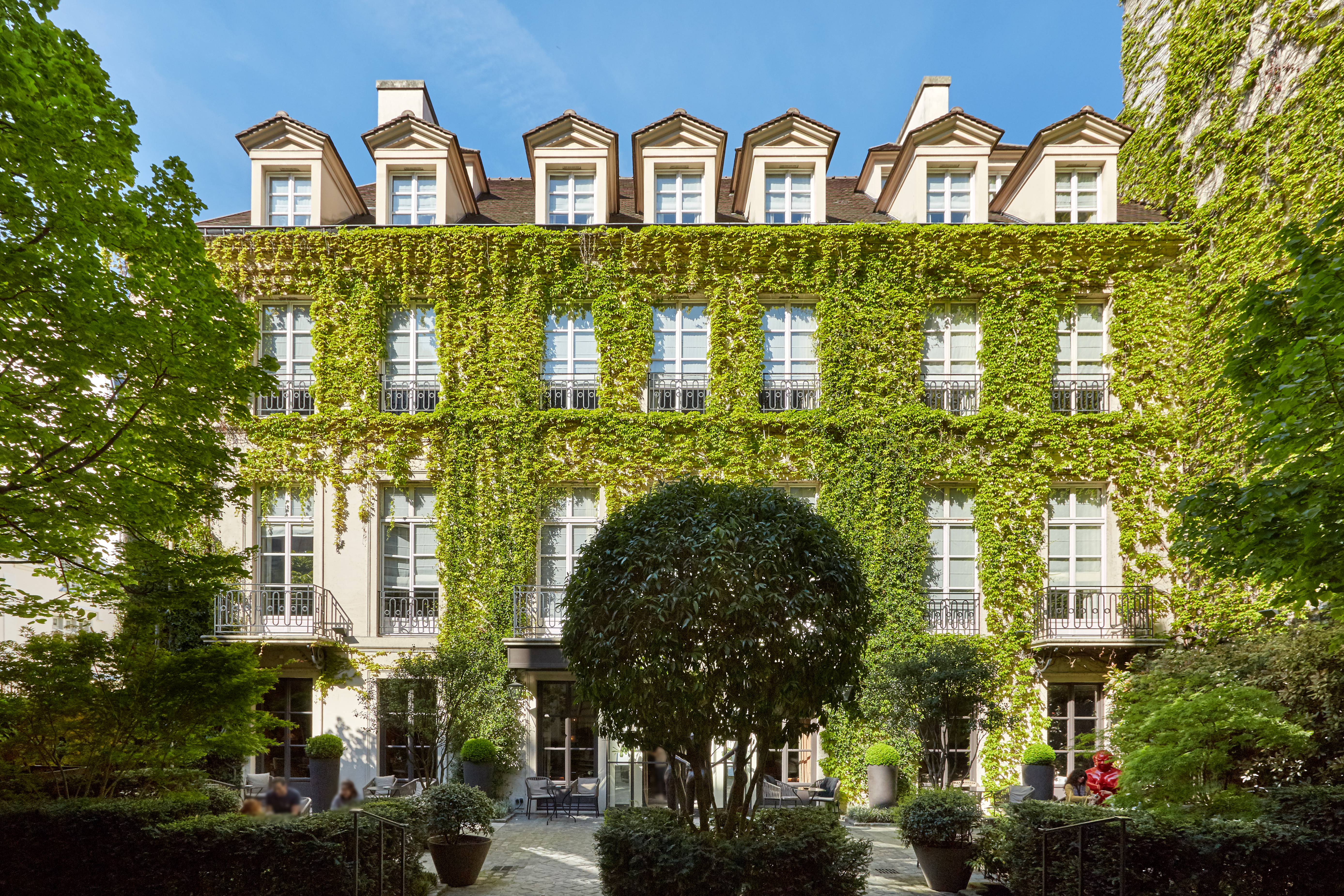 PAUSE Visits: Le Pavillon De La Reine, Paris