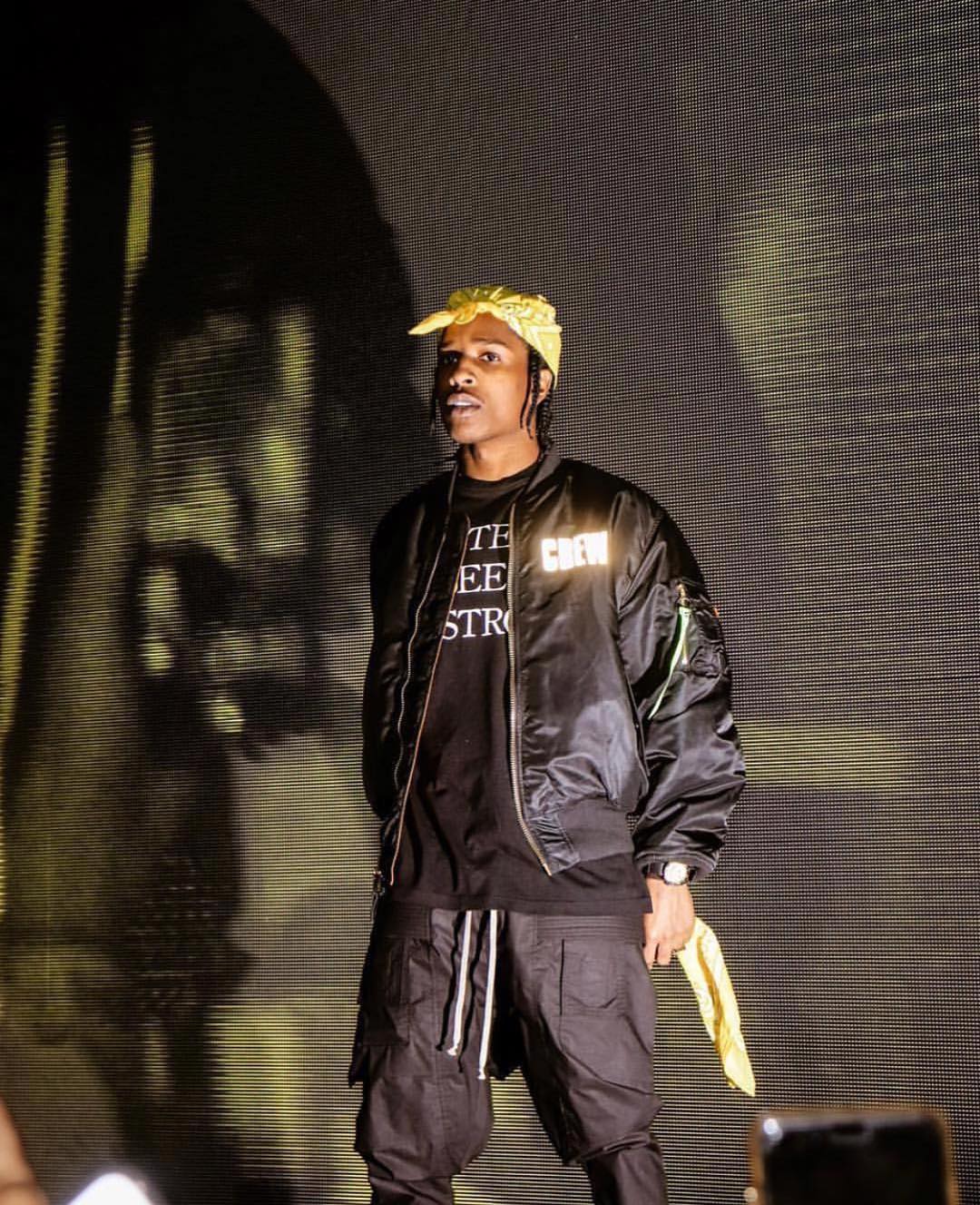 A$AP ROCKYs YELLOW BANDANA on X: Why is he wearing a black bandana??   / X