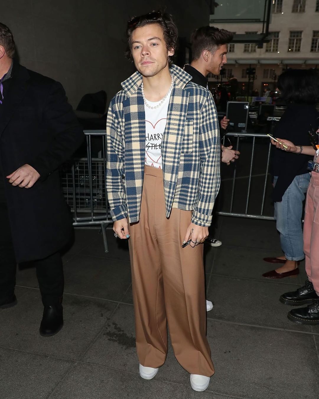 SPOTTED Harry Styles hits London in Gucci BODE PAUSE Online