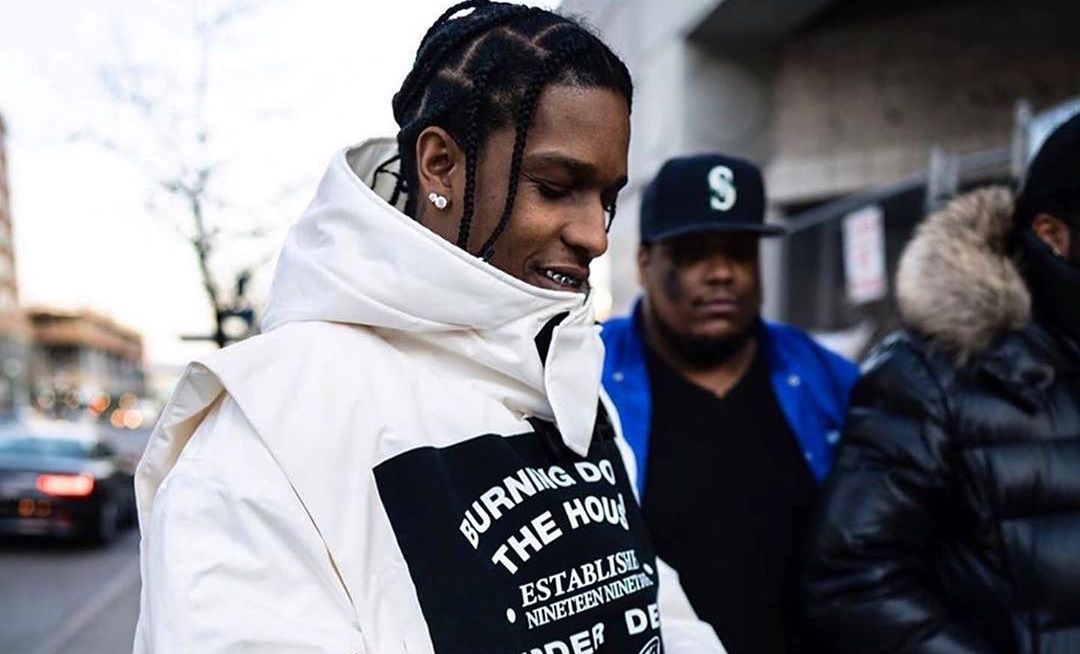 SPOTTED: A$AP Rocky Hands Out Thanksgiving Dinners In Harlem