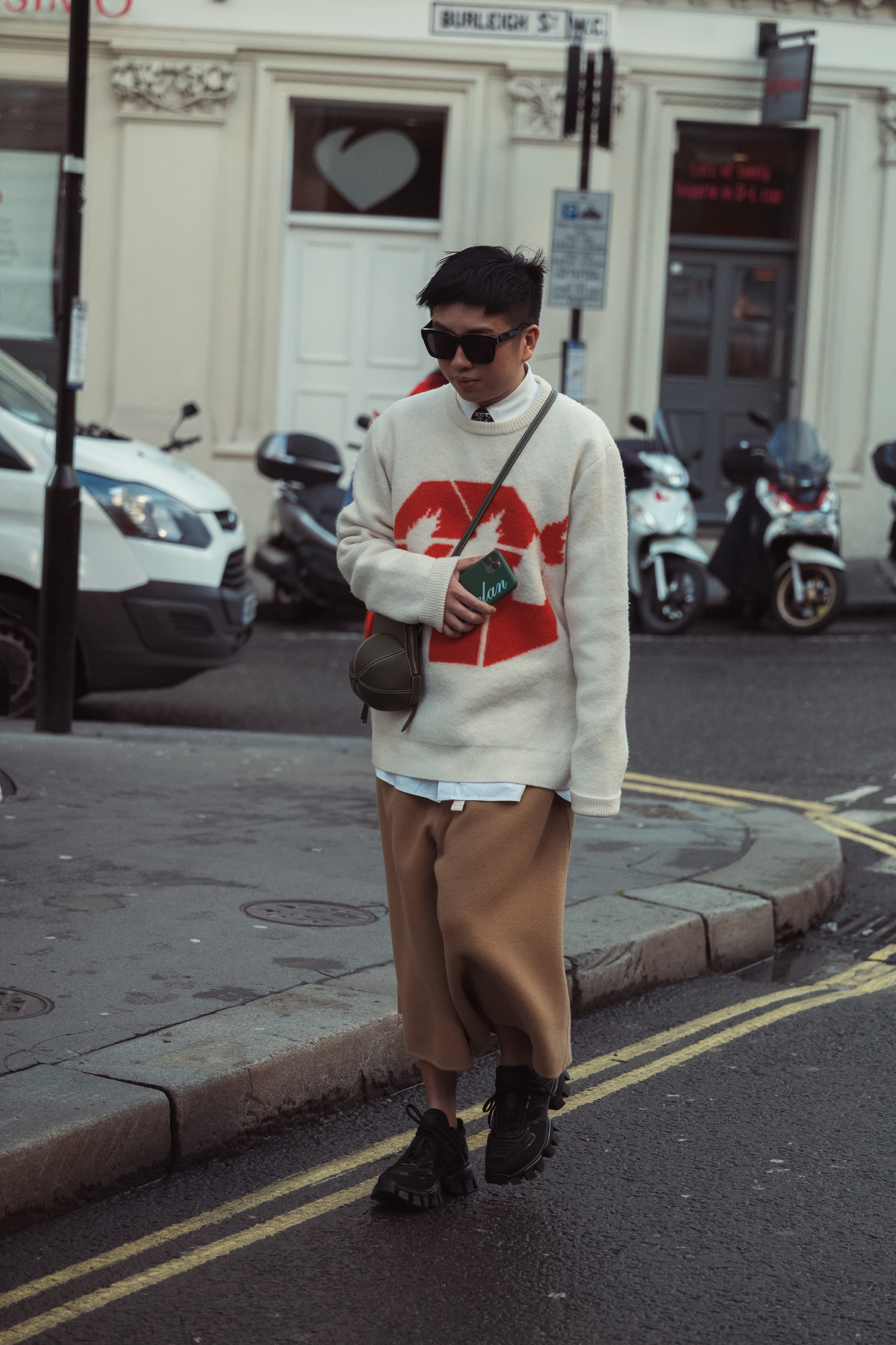 j.w. anderson bags street style