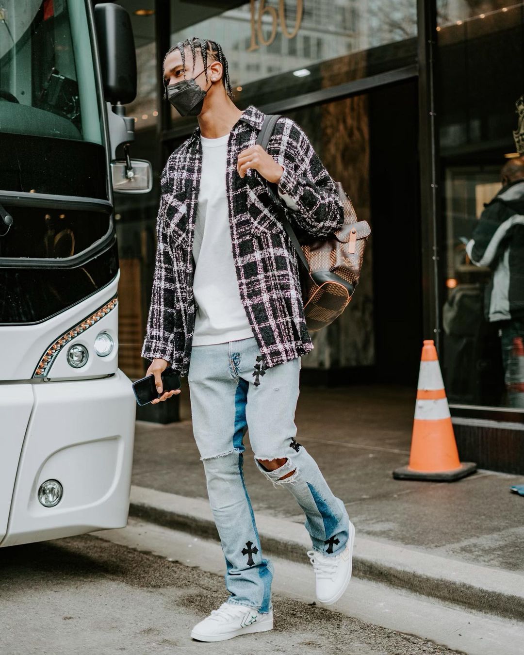 SPOTTED: Shai Gilgeous-Alexander Opts for 'Jorts' Wearing Louis Vuitton &  more – PAUSE Online