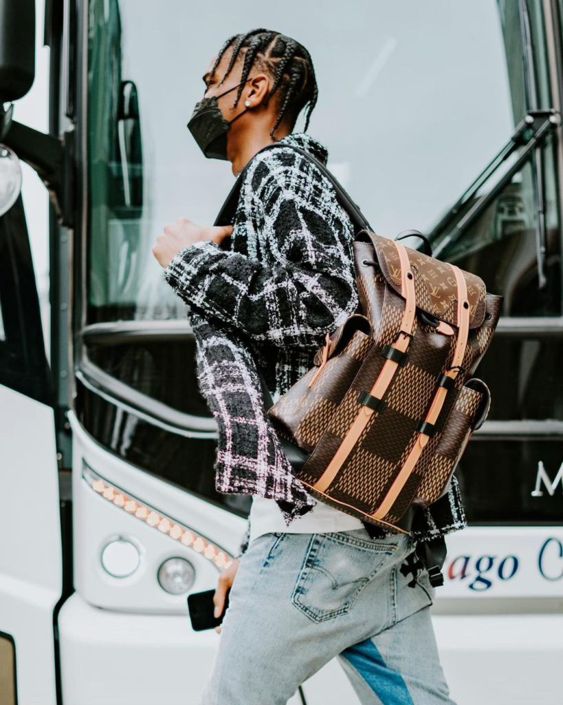 SPOTTED: Shai Gilgeous-Alexander Sports Louis Vuitton Monogram Bag ...