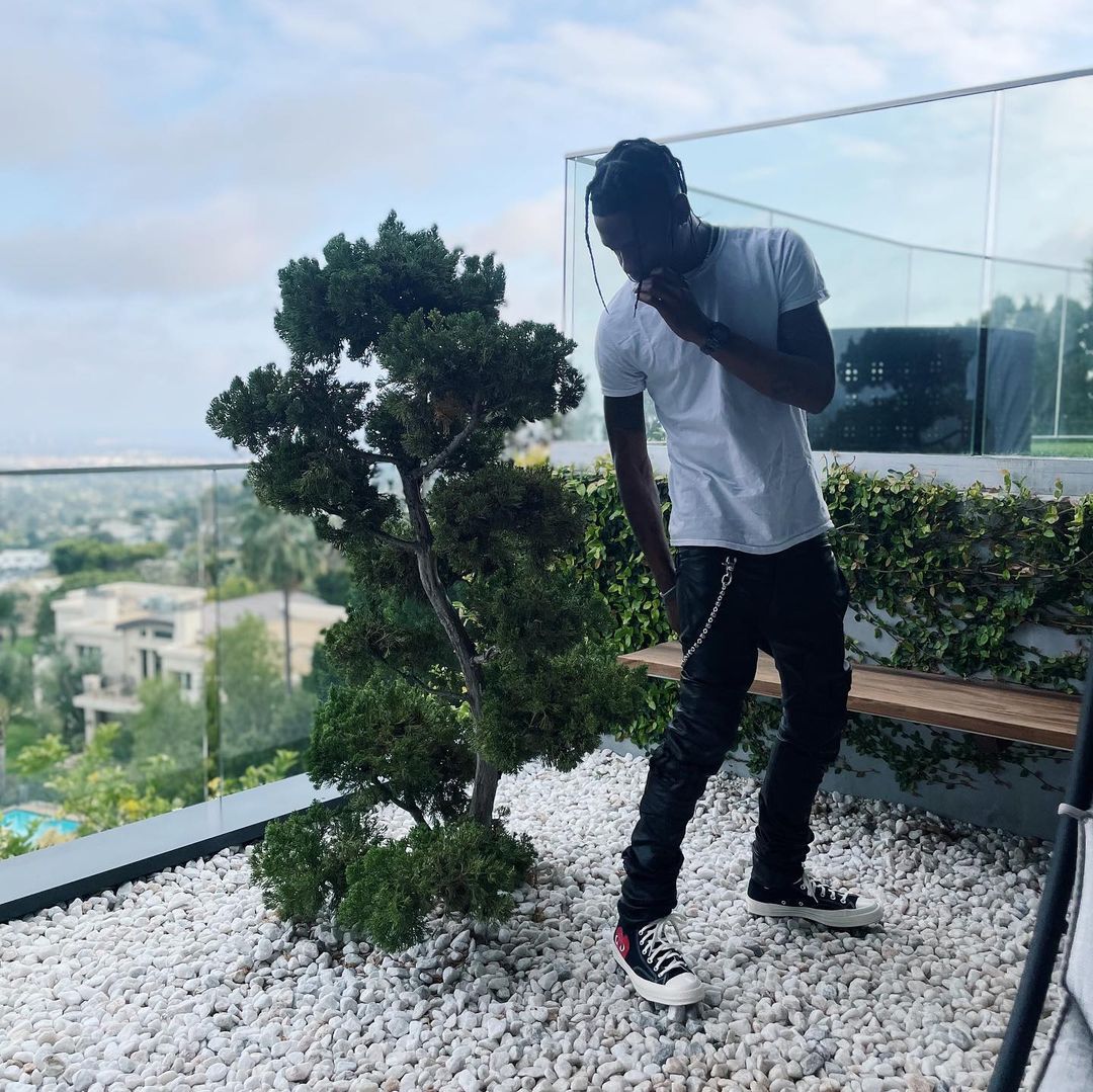 tvilling ejendom alarm SPOTTED: Travis Scott keeps it Clean in Comme des Garçons x Converse –  PAUSE Online | Men's Fashion, Street Style, Fashion News & Streetwear