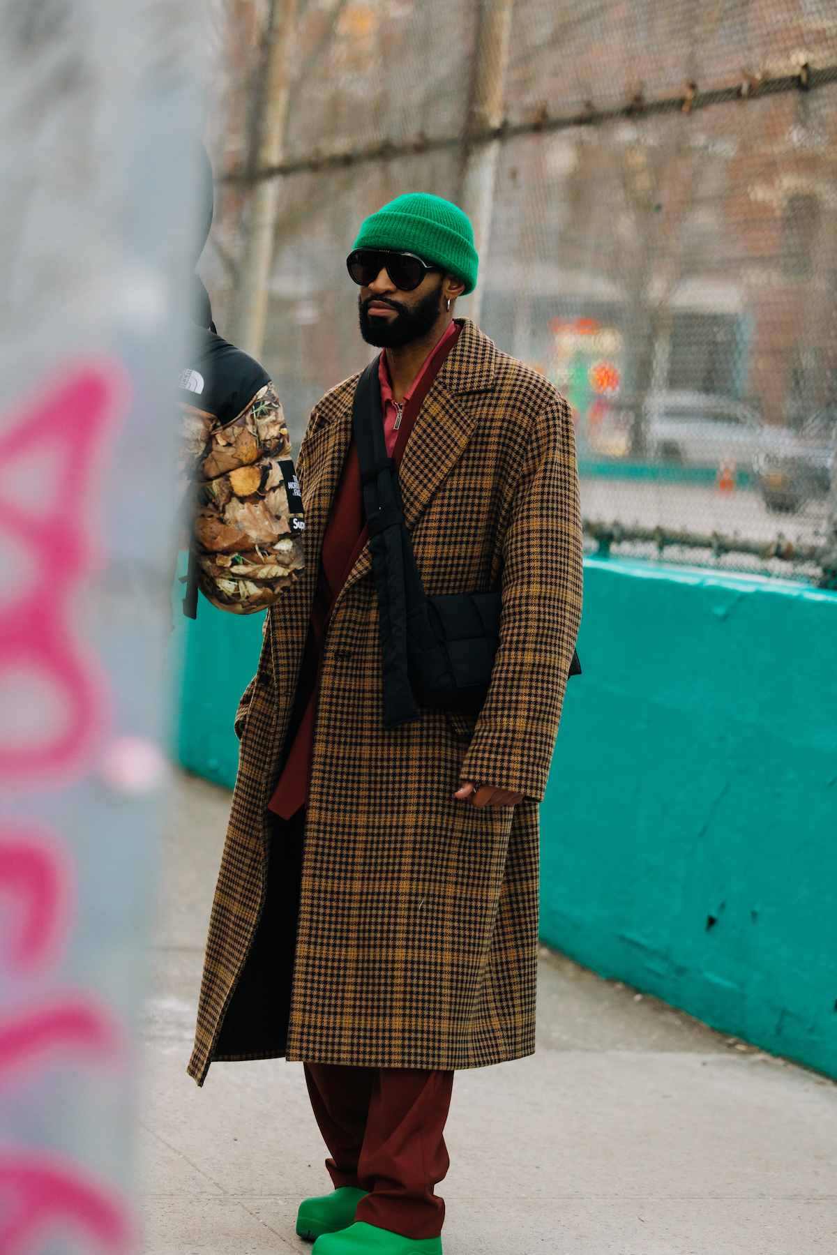 PAUSE or Skip: Off-White Burrow Tote – PAUSE Online  Men's Fashion, Street  Style, Fashion News & Streetwear