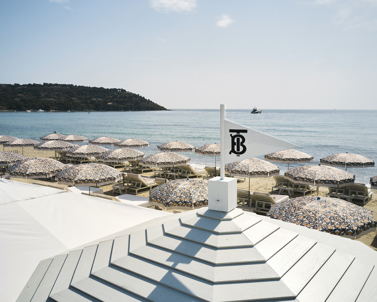 Burberry pop-up store in Mykonos - Luxury RetailLuxury Retail