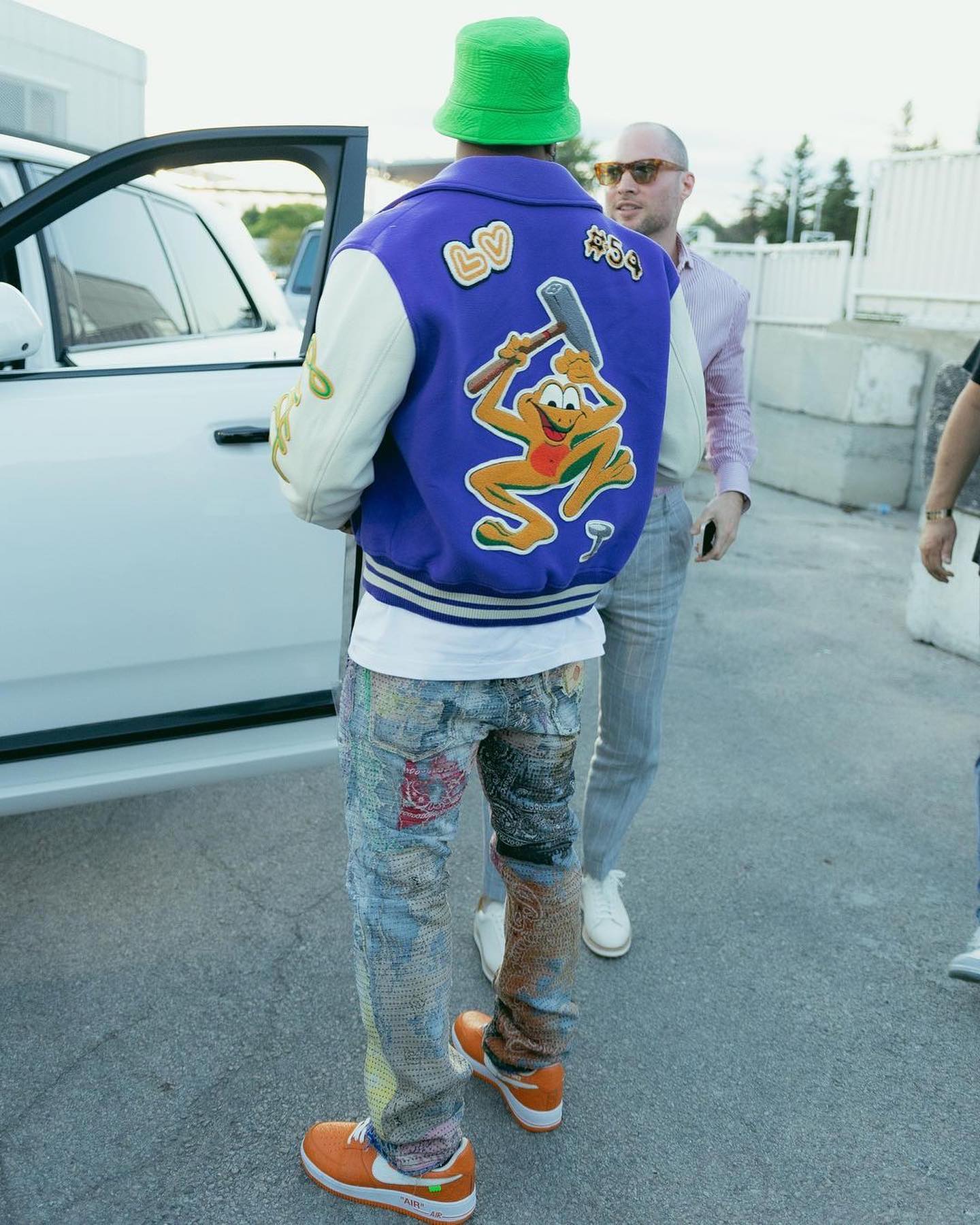 The jean jacket violet Louis Vuitton worn by Odell Beckham Jr. on his  account Instagram @obj