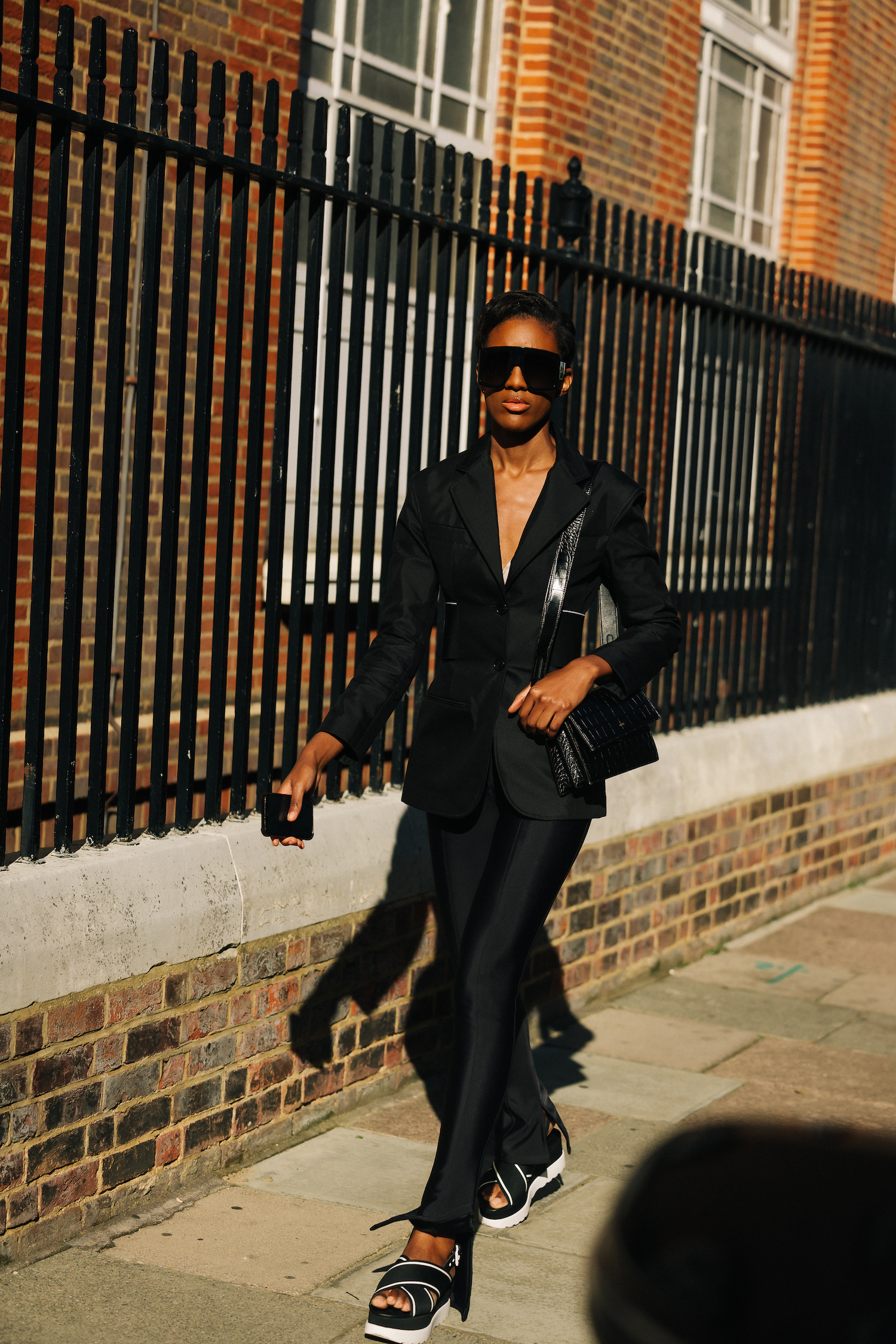 meli melo on X: Street Style Friday with the Thela Tan!   #FashionFridays19 #streetstyle #LFW   / X