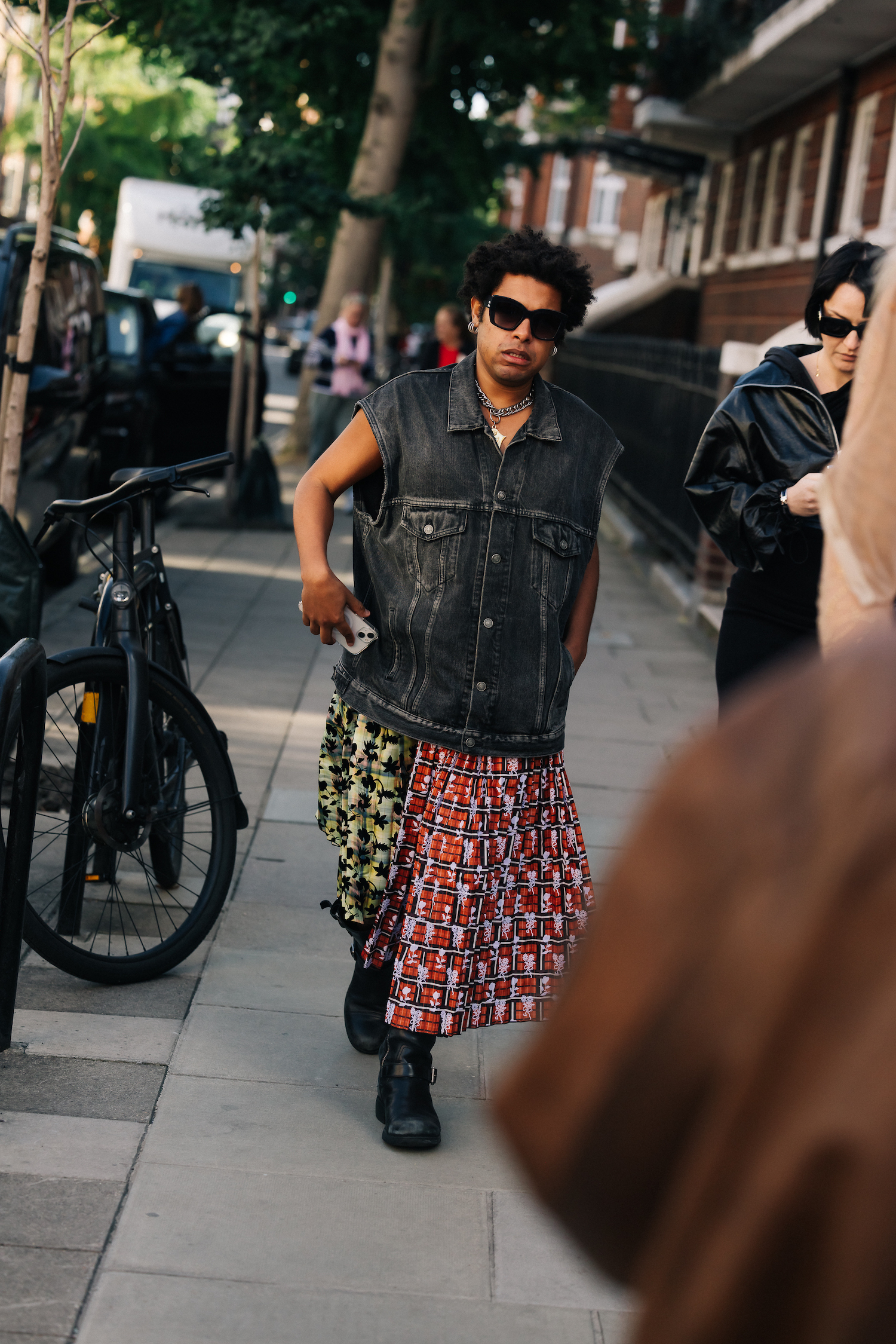meli melo on X: Street Style Friday with the Thela Tan!   #FashionFridays19 #streetstyle #LFW   / X