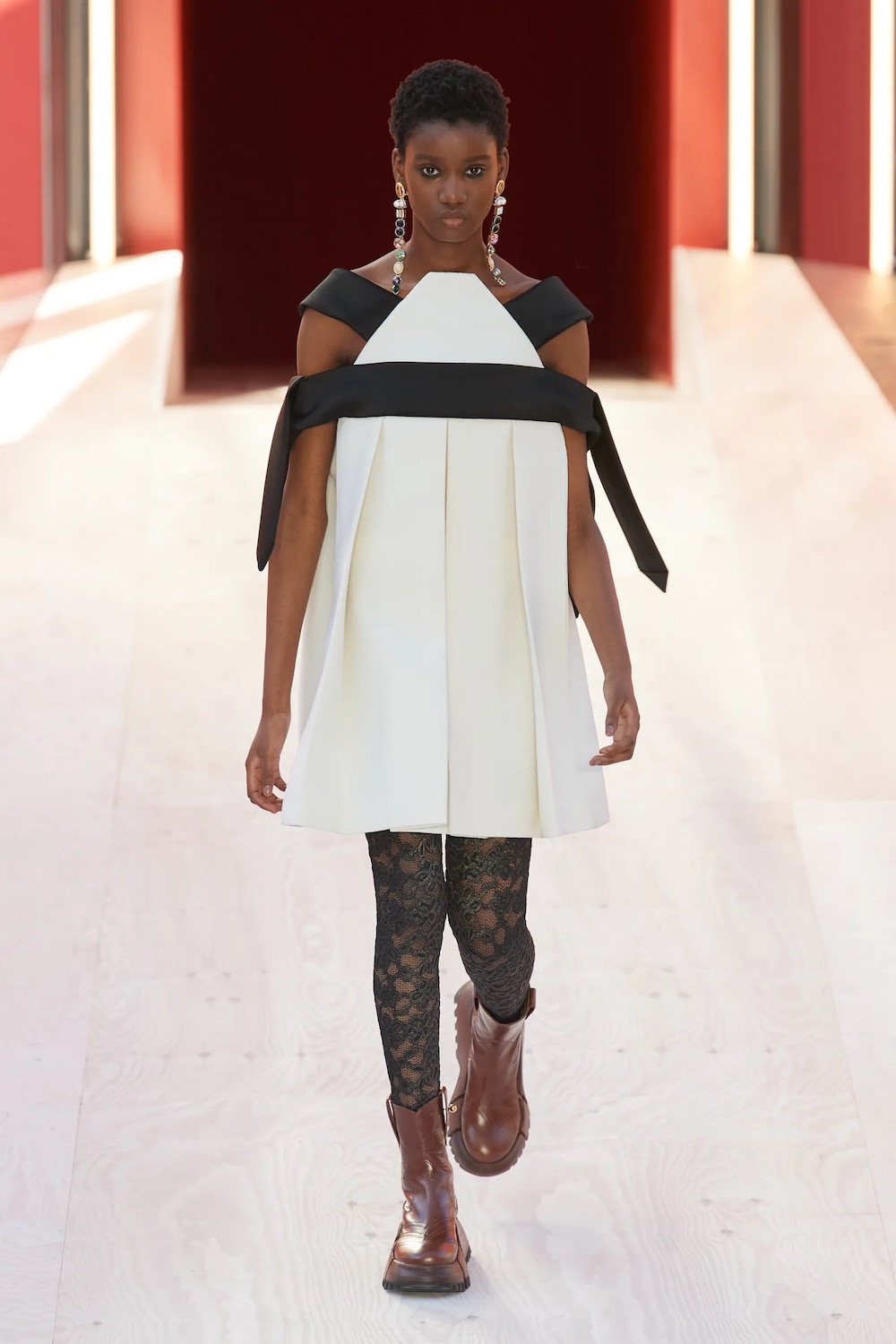 PFW: Louis Vuitton Spring 2020 Ready-to-Wear Collection – Footwear News