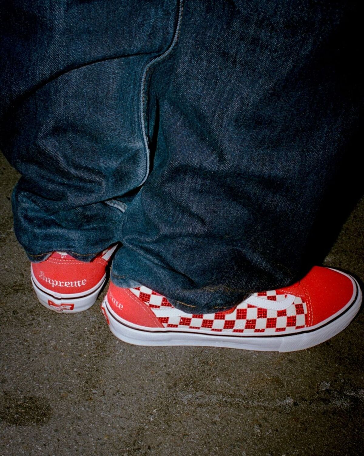 Red checkered old skool best sale vans outfits