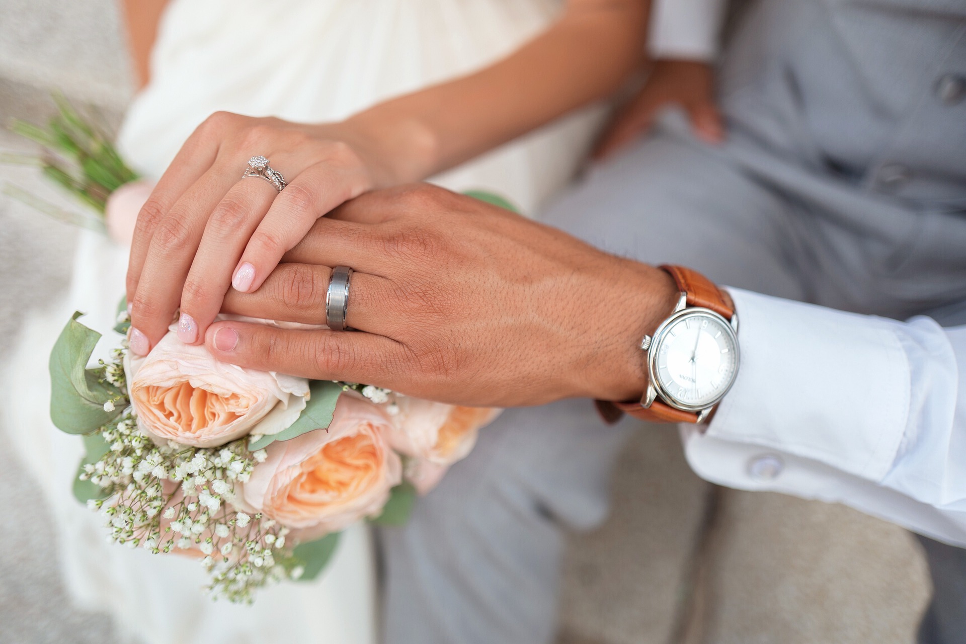8 Engagement Ring Shopping Tips