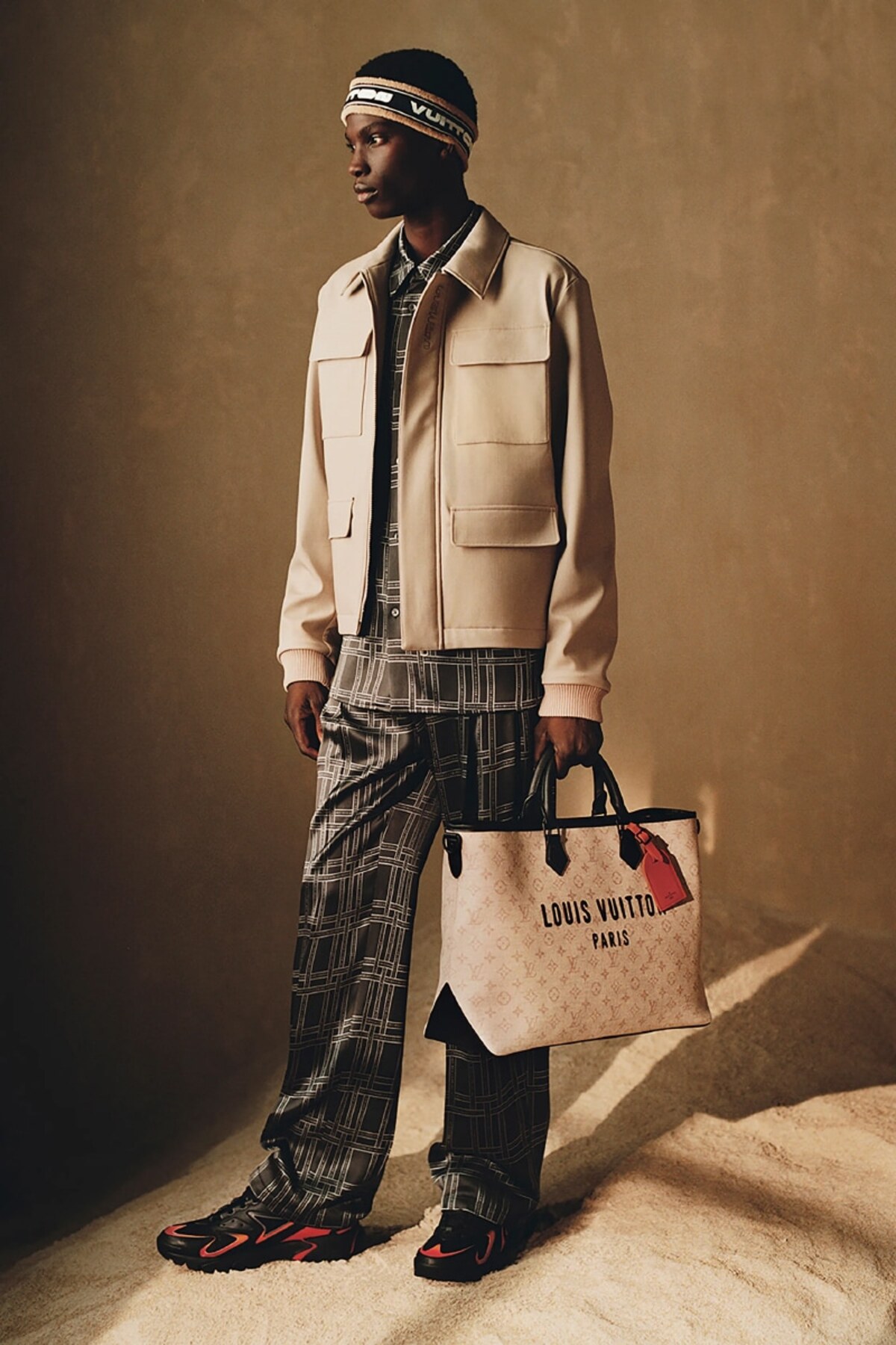 Louis Vuitton: Louis Vuitton Presents Its New Men's Collection Pre-Spring  2023: Louis Vuitton Snow - Luxferity