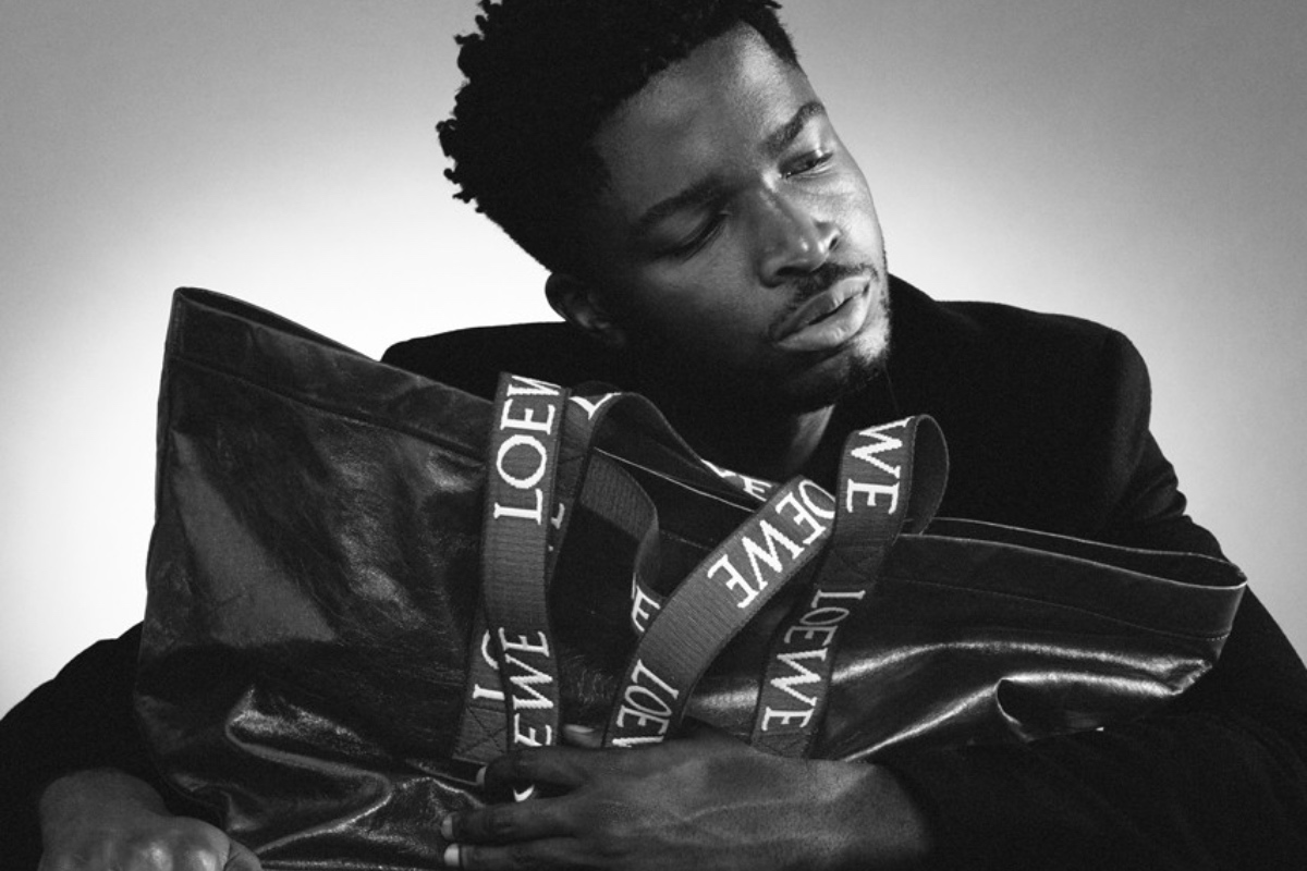 LOEWE’s New SS23′ Campaign is All About Subtlety