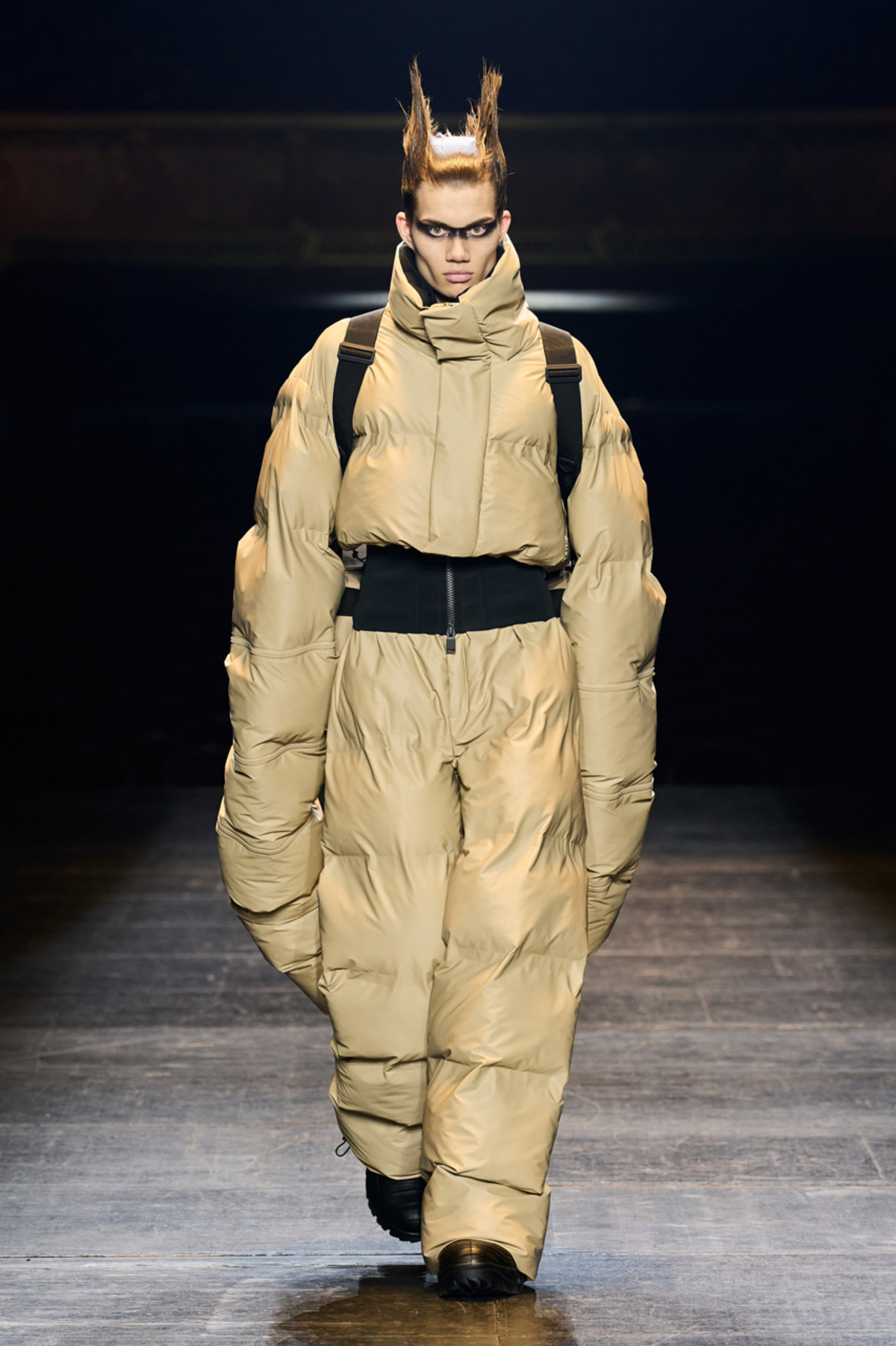 Rains show, Runway, Menswear, Fall Winter 2023, Paris Fashion Week, Runway  Look #01 – NOWFASHION