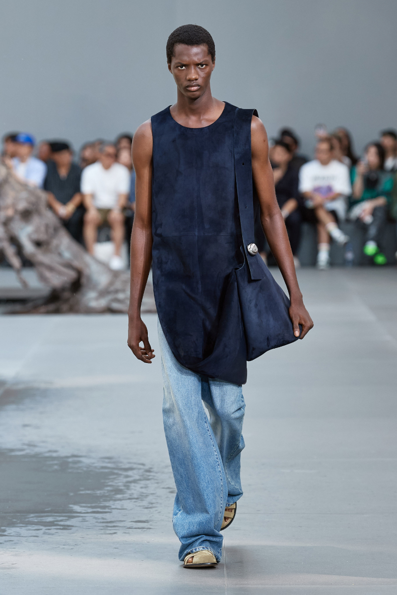 The formal reduction of Loewe and the spring summer 2023 fashion show