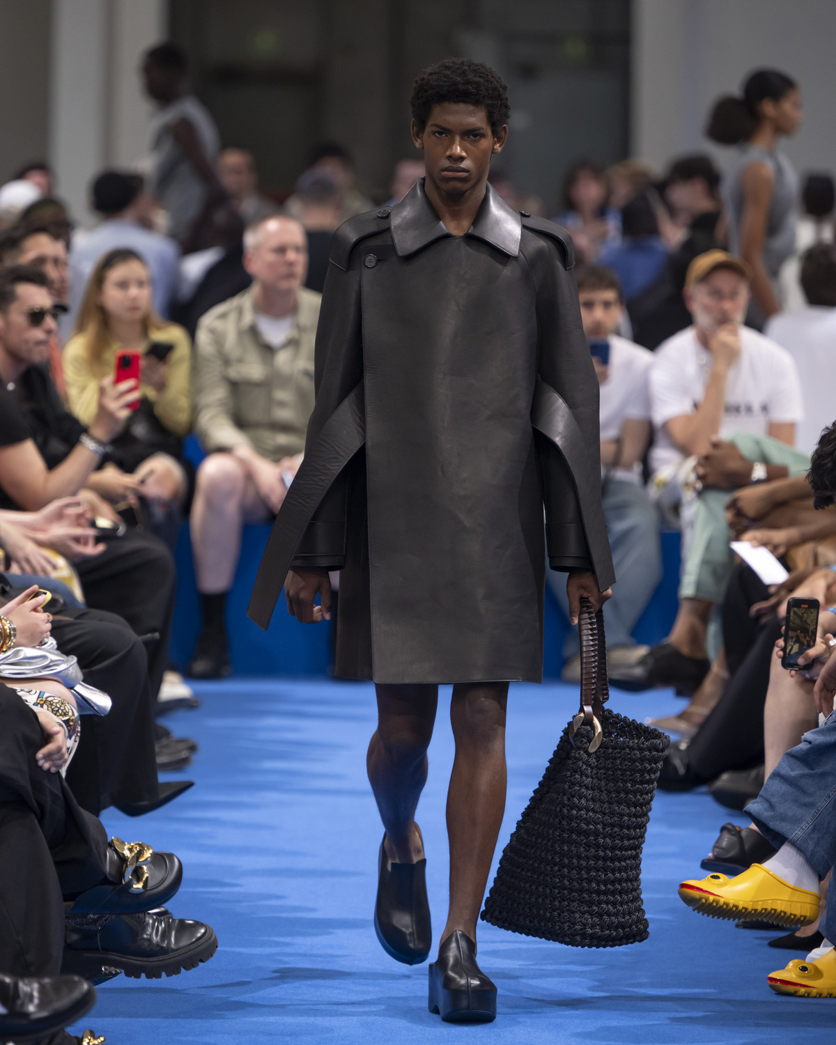 JW Anderson Fall Winter 2023-2024 - RUNWAY MAGAZINE ® Official