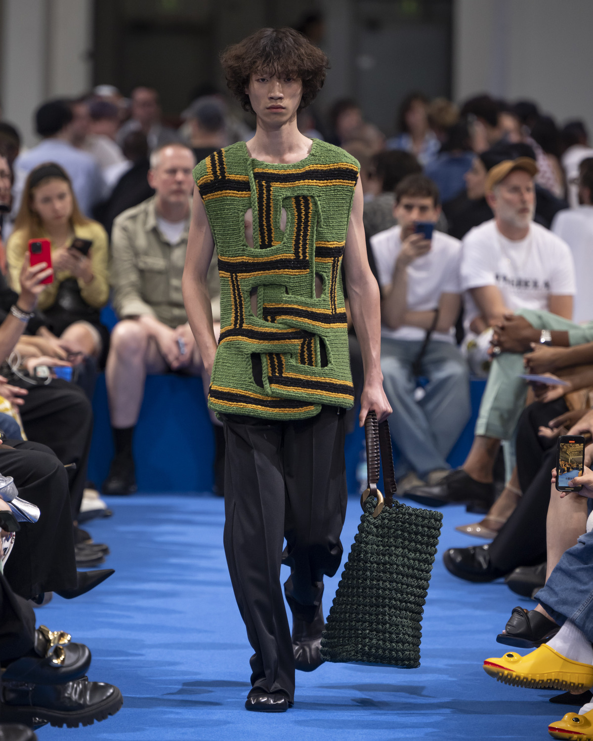 JW Anderson Fall Winter 2023-2024 - RUNWAY MAGAZINE ® Official