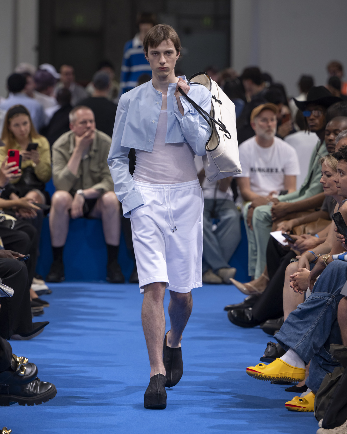 JW Anderson Fall Winter 2023-2024 - RUNWAY MAGAZINE ® Official