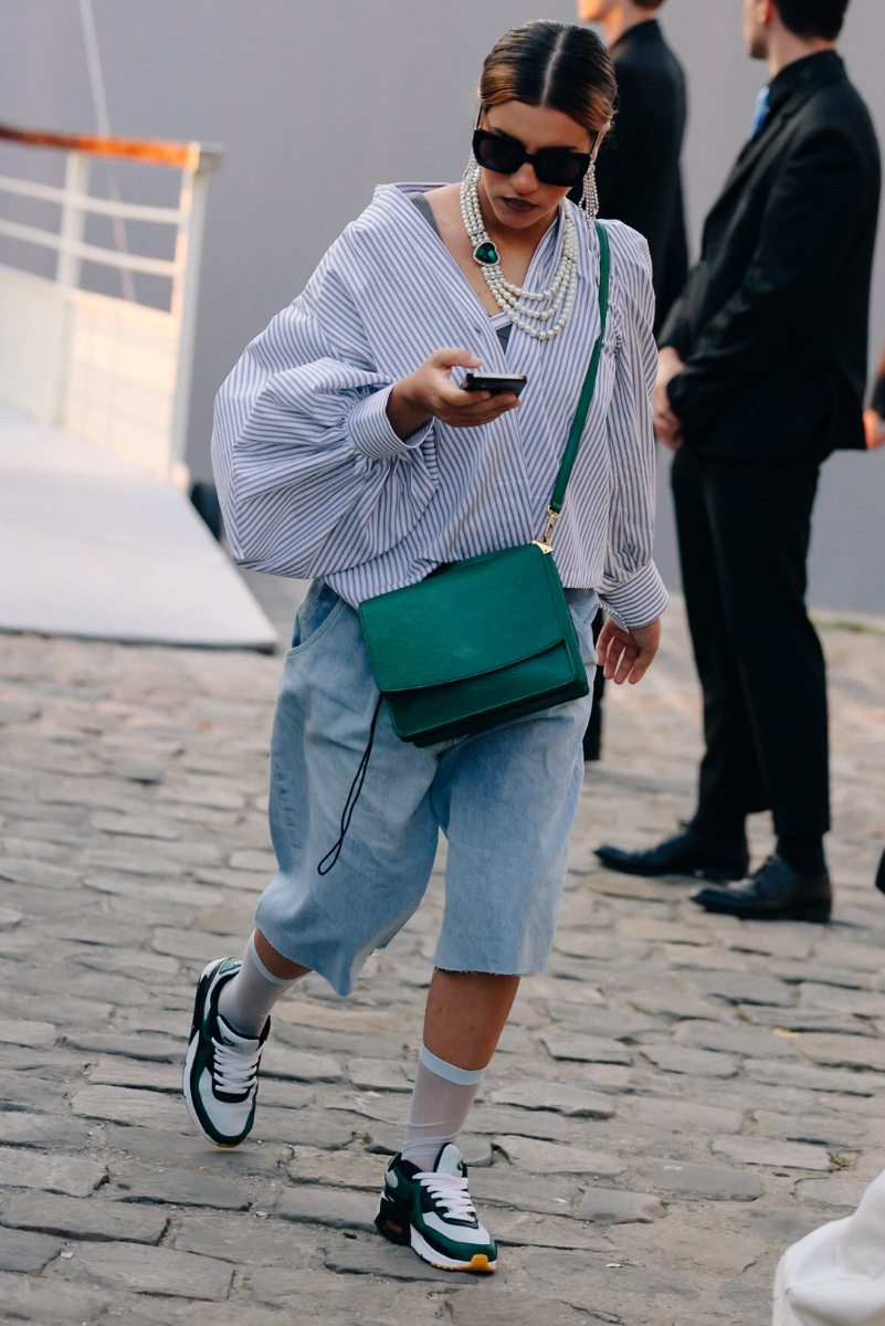 Street style, Sundy Jules arriving at Louis Vuitton Spring-Summer 2023  Menswear show, held at Louvre Cour Carree, Paris, France, on June 23, 2022.  Photo by Marie-Paola Bertrand-Hillion/ABACAPRESS.COM Stock Photo - Alamy
