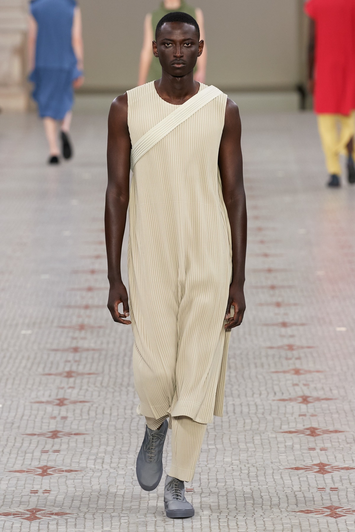 Homme Plissé Issey Miyake Men's Spring 2024 Lineup Played With Pleats – WWD