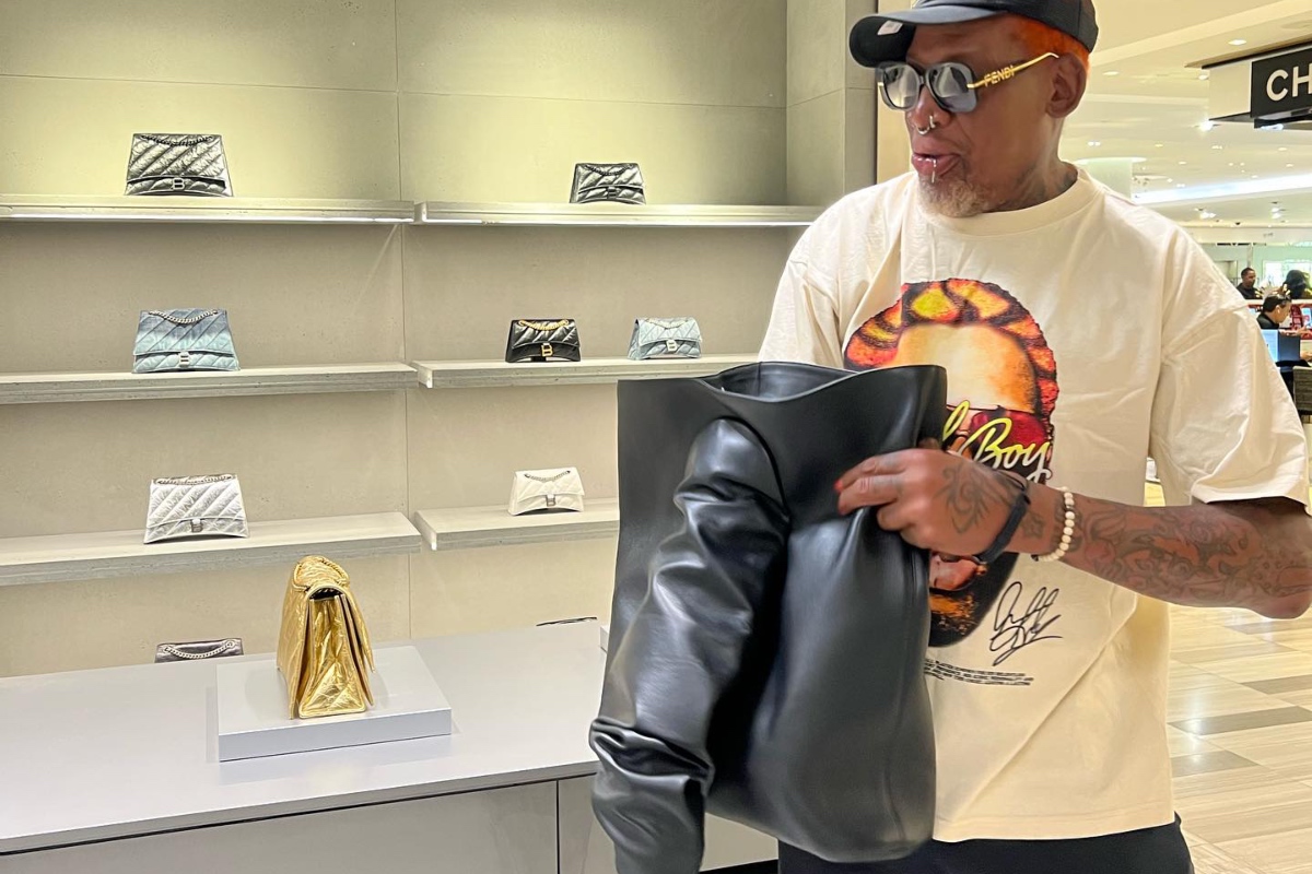 SPOTTED: Dennis Rodman is his Own Biggest Fan Wearing Balenciaga's Glove  Tote Bag – PAUSE Online