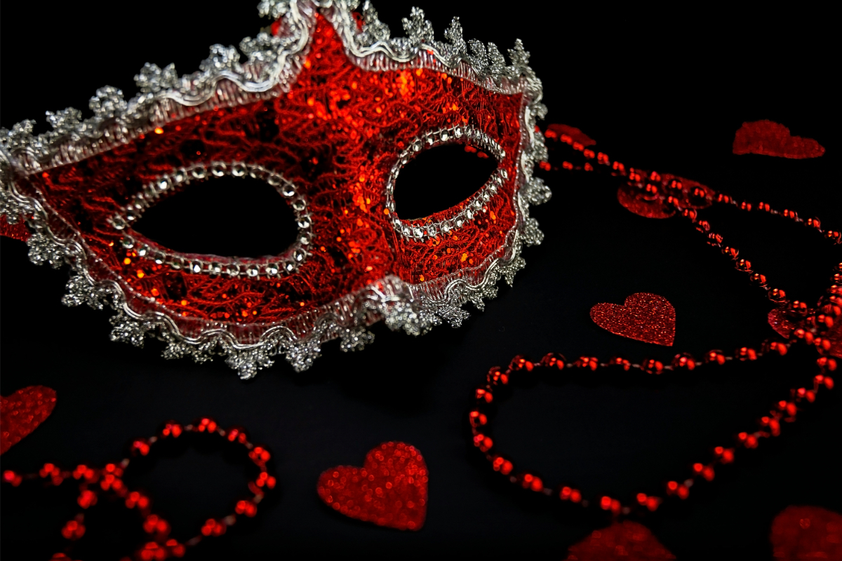 10 Romantic Masquerade Mask Ideas For Couples